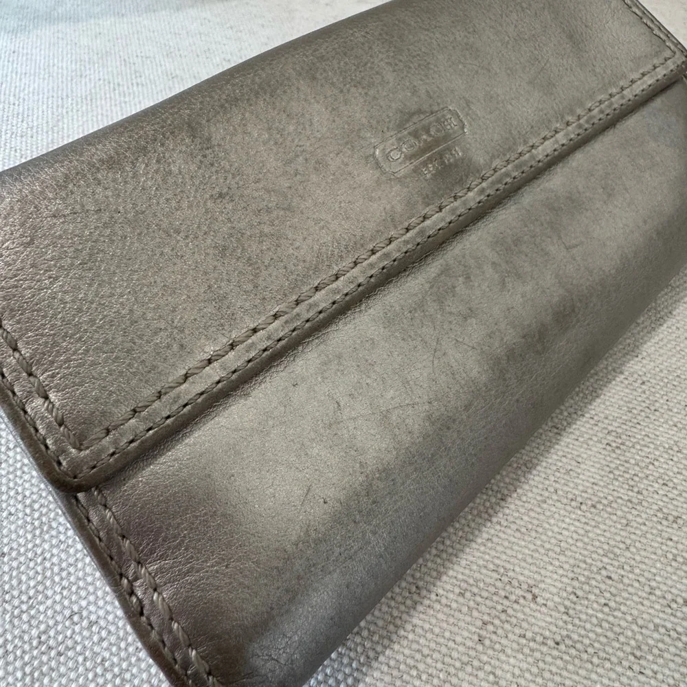 Coach Vintage Women's Silver Metallic Leather Bifold Wallet With Checkbook Flap